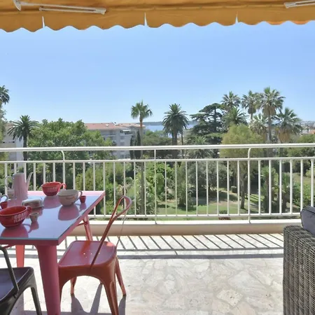 Apartmán 1-br Sea View Steps From Beaches Cannes