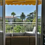 Apartament 1-br Sea View Steps From Beaches