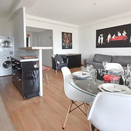 1-br Sea View Steps From Beaches Cannes