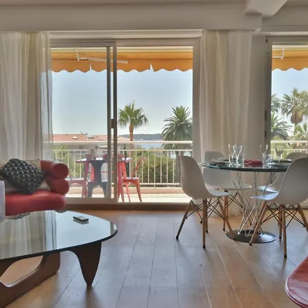 Apartment 1-br Sea View Steps From Beaches Cannes