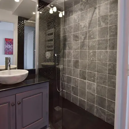 1-br Sea View Steps From Beaches Appartement Cannes