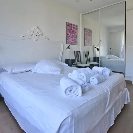 1-br Sea View Steps From Beaches