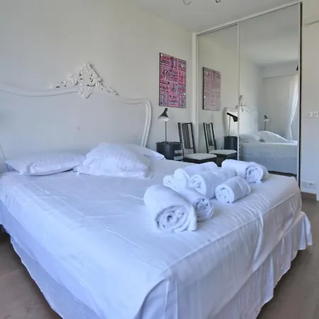 1-br Sea View Steps From Beaches Lejlighed *