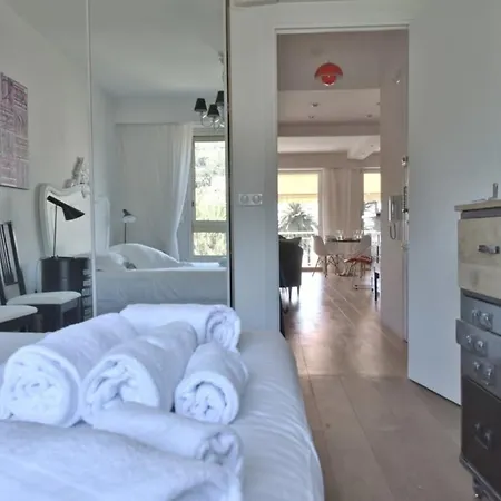 1-br Sea View Steps From Beaches Appartement Cannes