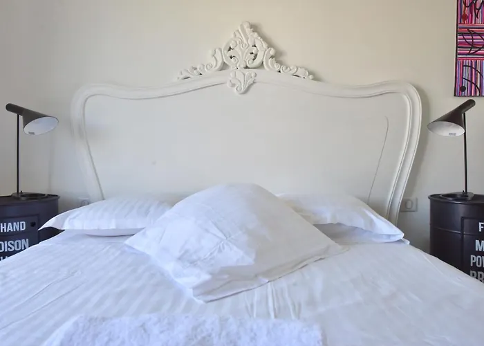 1-br Sea View Steps From Beaches Apartamento