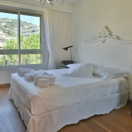 Apartment 1-br Sea View Steps From Beaches