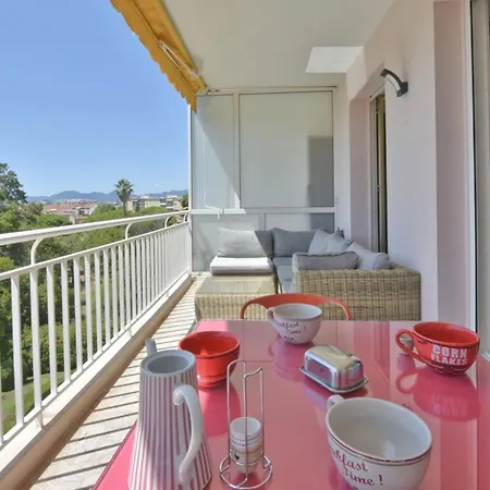 Apartment 1-br Sea View Steps From Beaches